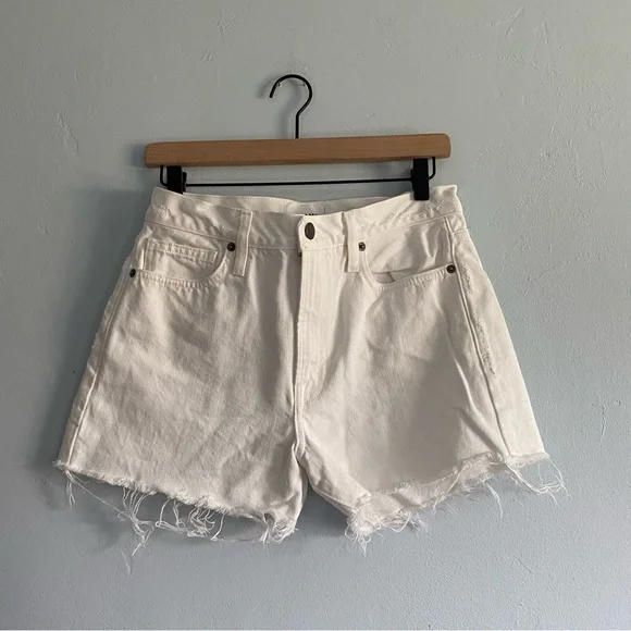 Frame Denim Le Simone Shorts in Rumpled Blanc Grind - Picture 5 of 12